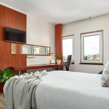 Central Modern City Escape Apartment! Cape Town Bagian luar foto