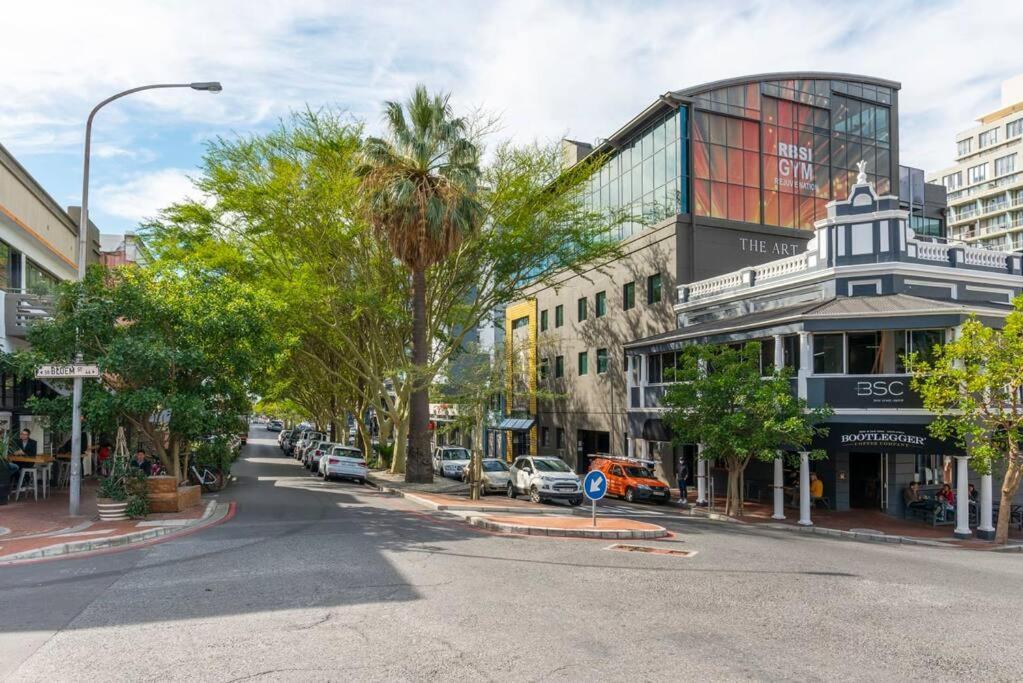 Central Modern City Escape Apartment! Cape Town Bagian luar foto