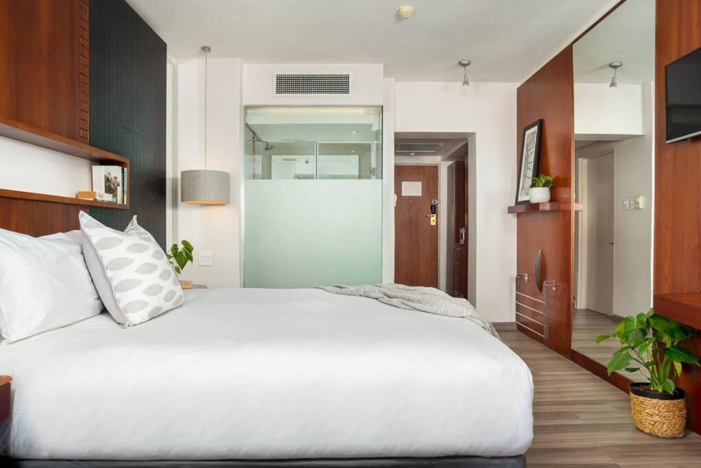 Central Modern City Escape Apartment! Cape Town Bagian luar foto
