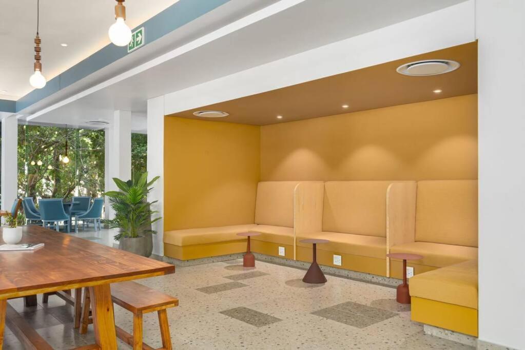 Central Modern City Escape Apartment! Cape Town Bagian luar foto