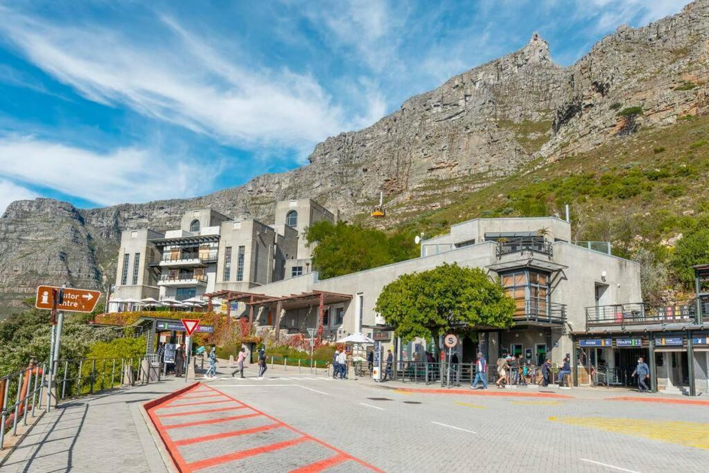 Central Modern City Escape Apartment! Cape Town Bagian luar foto